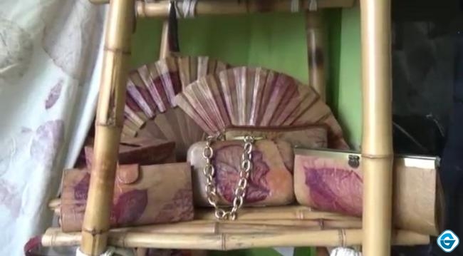 Warga Banyuwangi Ubah Kantong Semen Menjadi Produk Bernilai Ekonomis Tinggi